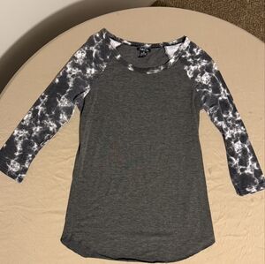 Dark gray 3/4 sleeve t-shirt. XS. Brand is Rue 21.